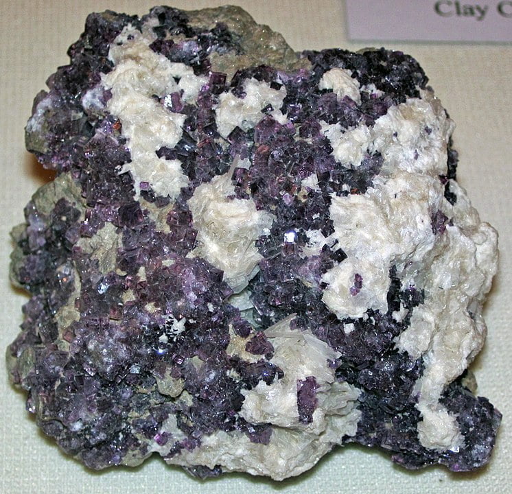 Fluorite and barite (quarry in Marblehead Peninsula, far-northern Ohio